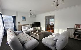 Gracious 3 Bdrm House In Chartwell